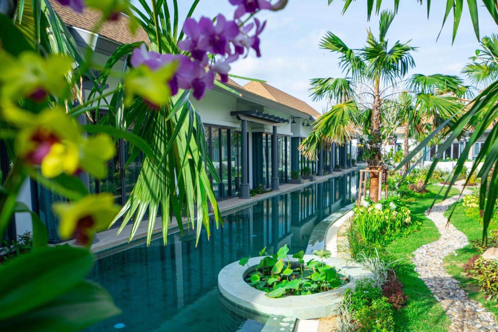 Tajh Pool Villas Chalong Esterno foto